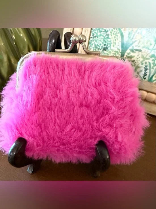 Pink Faux-Fur Kiss Lock with Pretty Sunflower Brooch- NWOT - Picture 3 of 5